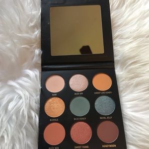 Kylie Cosmetics Makeup - Kylie eyeshadow palette Kylie Cosmetics Makeup - Kylie eyeshadow palette